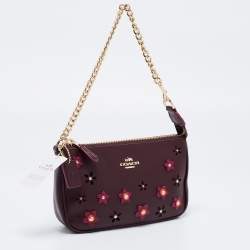 مملوكة مسبقًا Coach Plum Leather Large Floral Applique Pochette