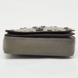 مملوكة مسبقًا حقيبة كتف كوتش دينكي 24 جلد رمادي متدرج مسامير غربية