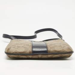 Pre Owned حقيبة كروس كوتش قماش مشمع بتوقيع العلامة التجارية بيج/أزرق وجلد كت