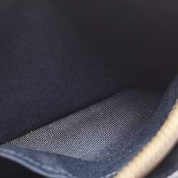 Pre Owned حقيبة كروس كوتش قماش مشمع بتوقيع العلامة التجارية بيج/أزرق وجلد كت