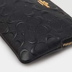 Pre Owned Coach Black Signature Embossed Leather Zip Wristlet