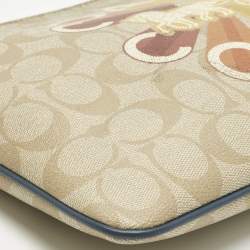 Pre Owned حقيبة يد كبيرة كوتش قماش مغلف بنقشة شعار بيج/أزرق قوس قزح دائري مع حمالة معصم