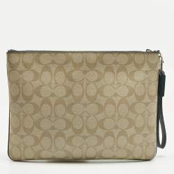 Pre Owned حقيبة يد كبيرة كوتش قماش مغلف بنقشة شعار بيج/أزرق قوس قزح دائري مع حمالة معصم