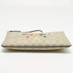 Pre Owned حقيبة يد كبيرة كوتش قماش مغلف بنقشة شعار بيج/أزرق قوس قزح دائري مع حمالة معصم