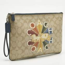 Pre Owned حقيبة يد كبيرة كوتش قماش مغلف بنقشة شعار بيج/أزرق قوس قزح دائري مع حمالة معصم