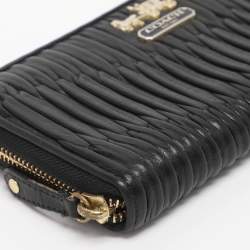 Pre Owned Coach Black Leather and Leather Zip Around