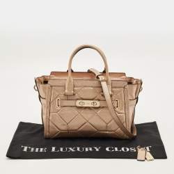 Pre Owned حقيبة كتف كوتش سواجر 27 جلد مكشكش ذهبي وردي