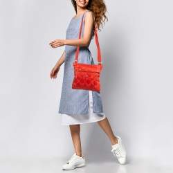 مملوكة مسبقًا حقيبة مراسلة نايلون توقيع كوتش برتقالي