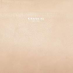 مملوكة مسبقًا Coach Front Pocket Peach Leather Flat Crossbody Bag