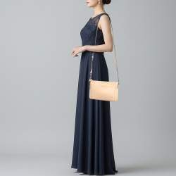 مملوكة مسبقًا Coach Front Pocket Peach Leather Flat Crossbody Bag