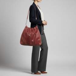 مملوكة مسبقًا حقيبة كتف كوتش جلد أحمر بخيط ماكدسون