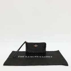 Pre Owned حقيبة كوتش حمالة معصم جلد لامع بصمة الشعار أسود