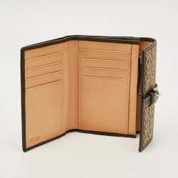 مملوكة مسبقًا Coach Buckle Beige/Brown Signature Fabric and Leather Trifold Wallet