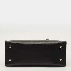 مملوكة مسبقًا حقيبة يد كوتش تشارلي جلد محفور بشعار أسود