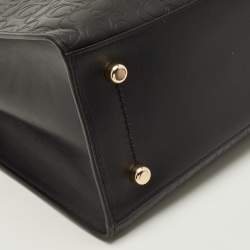 مملوكة مسبقًا حقيبة يد كوتش تشارلي جلد محفور بشعار أسود