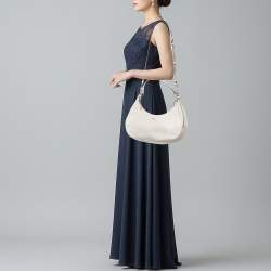 مملوكة مسبقًا Coach Off White Grained Leather Hobo