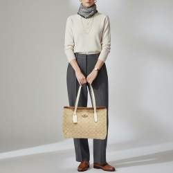 Pre Owned Coach Avenue Beige/White Signature Coated Canvas Tote