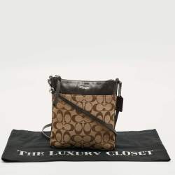 مملوكة مسبقًا Coach Swingpack Dark Brown/Beige Signature Canvas and Leather Crossbody Bag
