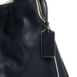 مملوكة مسبقًا حقيبة كتف كوتش هادلي جلد أزرق كحلي و أبيض 