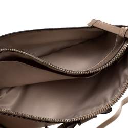 مملوكة مسبقًا حقيبة كروس كوتش أيست ويست فيونكة جلد بيج