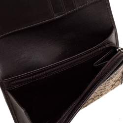 مملوكة مسبقًا Coach Brown Signature Buckle Flap Compact Wallet