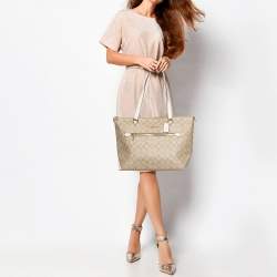 Pre Owned Coach Beige/White Signature Coated Canvas and Leather Gallery Tote
