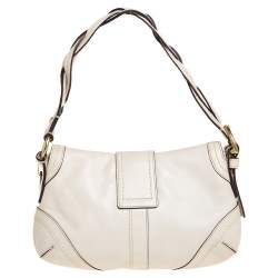 مملوكة مسبقًا Coach White Leather Soho Baguette Bag