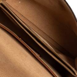 مملوكة مسبقًا حقيبة كتف كوتش جلد كانفاس مقوى نقشة شعار الماركة مطبوع مورد براري بيج و بني 