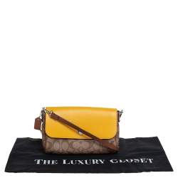 مملوكة مسبقًا Coach Brown Signature Coated Canvas and Leather Reversible Crossbody Bag