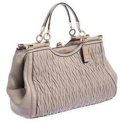 Pre Owned Coach Beige Matelassé Leather Kisslock Convertible Satchel