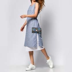 Pre Owned محفظة بسلسلة كوتش جلد وكانفاس مقوى مطبوع مورد بالشعار بني 