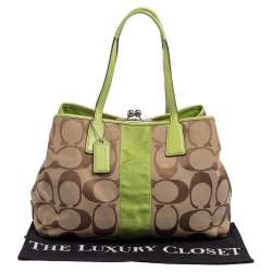Pre Owned Coach Beige/Green Signature Canvas and Leather  Kisslock Framed Carryall Tote