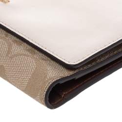 Pre Owned محفظة كوتش كانفاس بالشعار وجلد بيج/كريمي ثلاثية الطية 