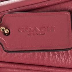 مملوكة مسبقًا Coach Pink Pebbled Leather Chain Clutch