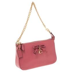 مملوكة مسبقًا Coach Pink Pebbled Leather Chain Clutch