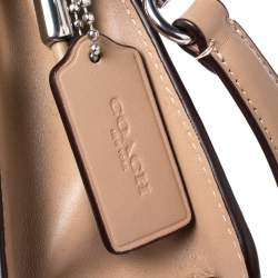 مملوكة مسبقًا حقيبة كتف كوتش تابي 26 جلد وكانفاس مقوى بالشعار بيج