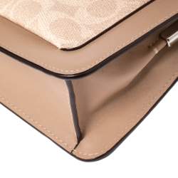 مملوكة مسبقًا حقيبة كتف كوتش تابي 26 جلد وكانفاس مقوى بالشعار بيج