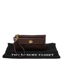 مملوكة مسبقًا Coach Dark Brown Leather Turnlock Wristlet Pouch