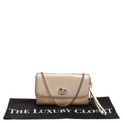 Pre Owned محفظة بسلسلة كوتش جلد ذهبي وذهبي وردي ميتالك