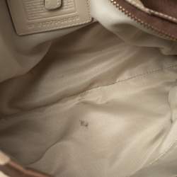 مملوكة مسبقًا حقيبة هوبو كوتش كارلي جلد وكانفاس بيج بالشعار