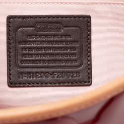 مملوكة مسبقًا حقيبة يد توتس كوتش بيتون جلد لامع منقوش بالشعار أحمر/بيج