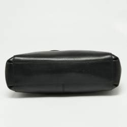 مملوكة مسبقًا حقيبة ساتشل كوتش كاريأول كريستي جلد سوداء كبيرة