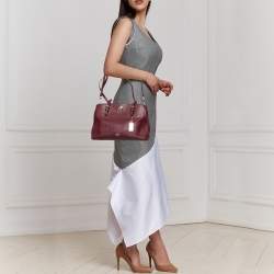 مملوكة مسبقًا حقيبة يد توتس كوتش شارلي كاريال جلد عنابي قفل دوار