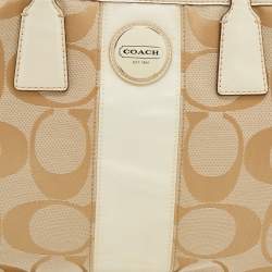مملوكة مسبقًا Coach Beige Signature Canvas and Patent Leather Kisslock Framed Carryall Tote