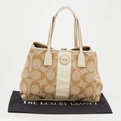مملوكة مسبقًا Coach Beige Signature Canvas and Patent Leather Kisslock Framed Carryall Tote