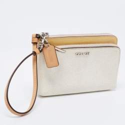 Pre Owned Coach White/Beige Leather Wristlet