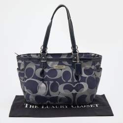 مملوكة مسبقًا Coach Navy Blue Signature Canvas and Leather Tote