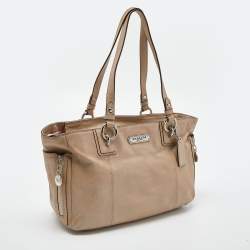 Pre Owned Coach Beige Leather Business To Zip  Tote