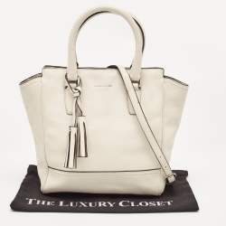 مملوكة مسبقًا Coach Off White Leather Legacy Tassel Tote