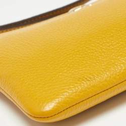 مملوكة مسبقًا Coach Yellow Leather Wristlet Zip Pouch